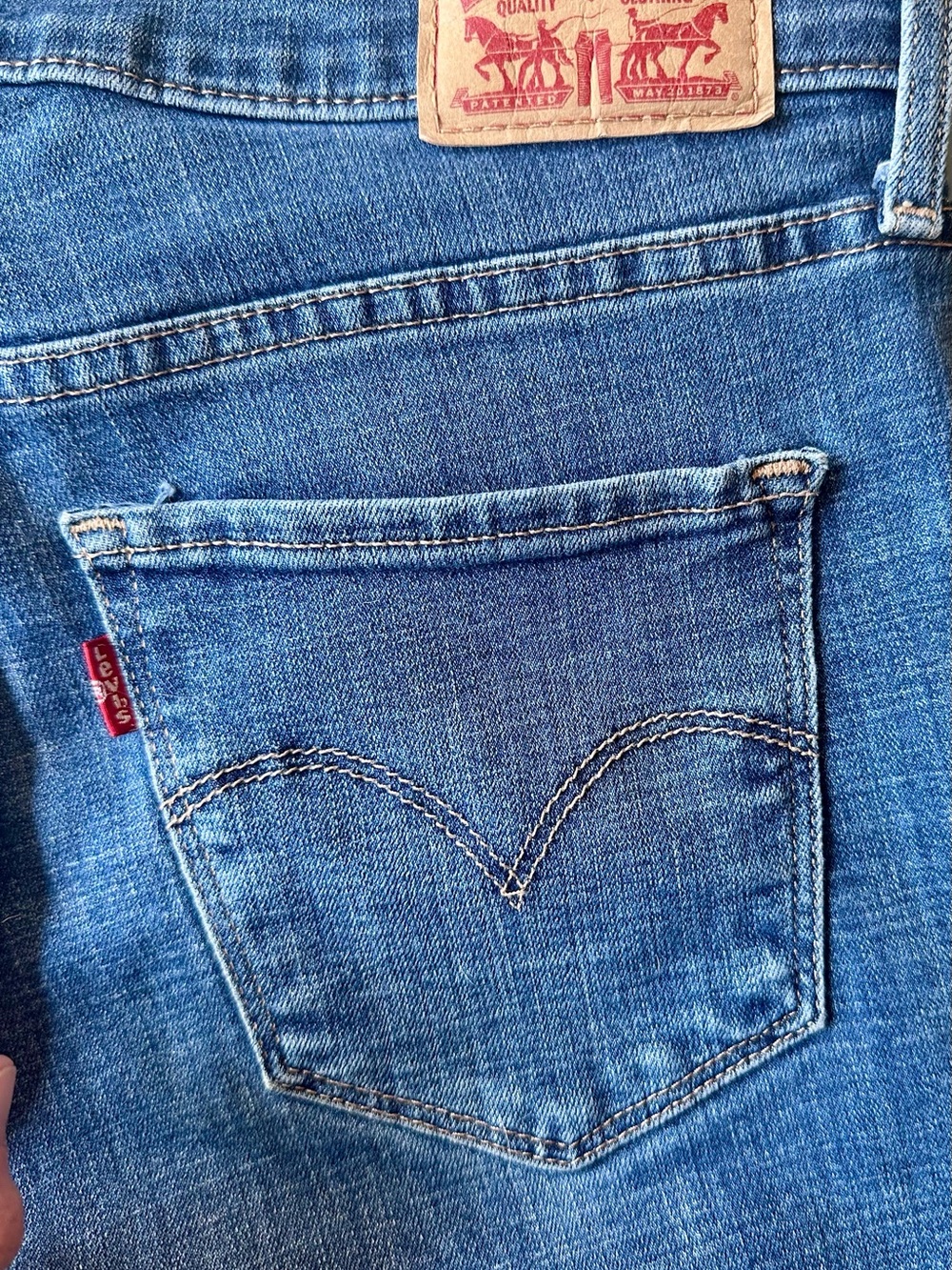 Levi's 314 Shaping Straight Women's Blue Denim Jeans - Classic Back-Pocket Style